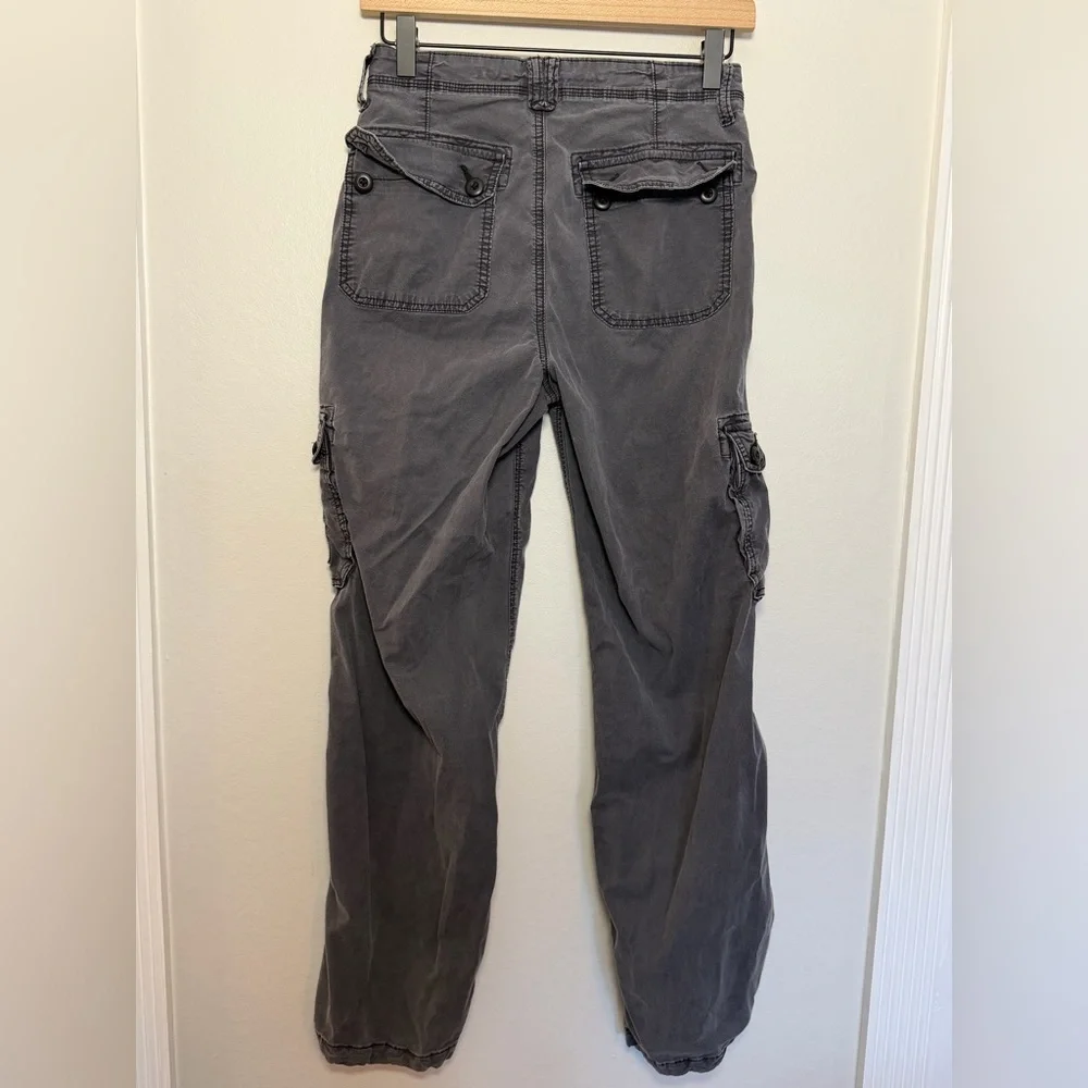 American Eagle Women’s Gray Cargo Pants - Size 2